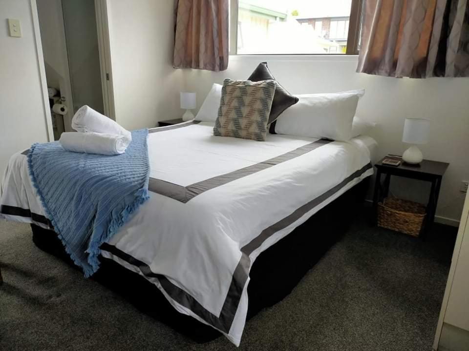 Studio On Golders - Two Minutes To The Lake And Quick Drive To Town! Lejlighed Taupo Eksteriør billede