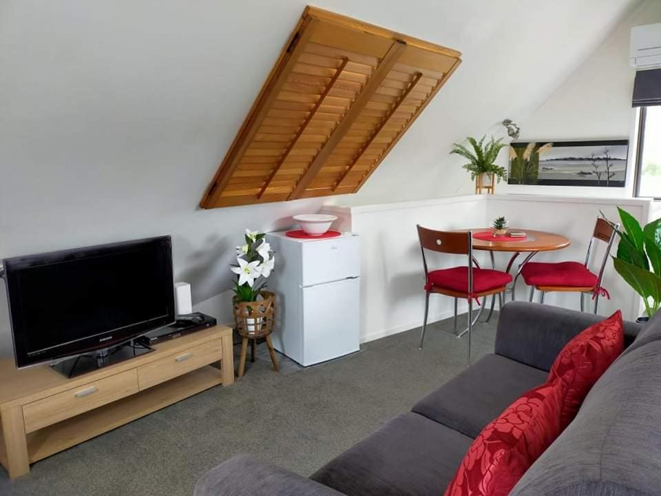 Studio On Golders - Two Minutes To The Lake And Quick Drive To Town! Lejlighed Taupo Eksteriør billede