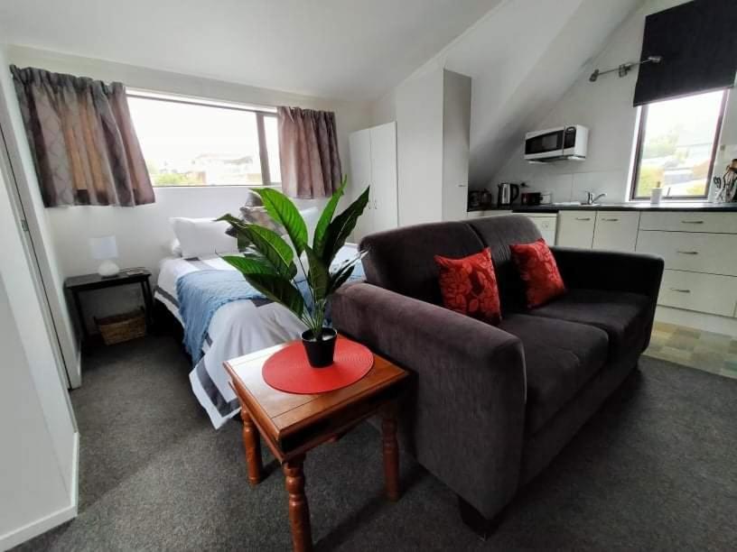 Studio On Golders - Two Minutes To The Lake And Quick Drive To Town! Lejlighed Taupo Eksteriør billede