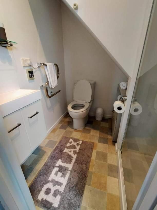 Studio On Golders - Two Minutes To The Lake And Quick Drive To Town! Lejlighed Taupo Eksteriør billede